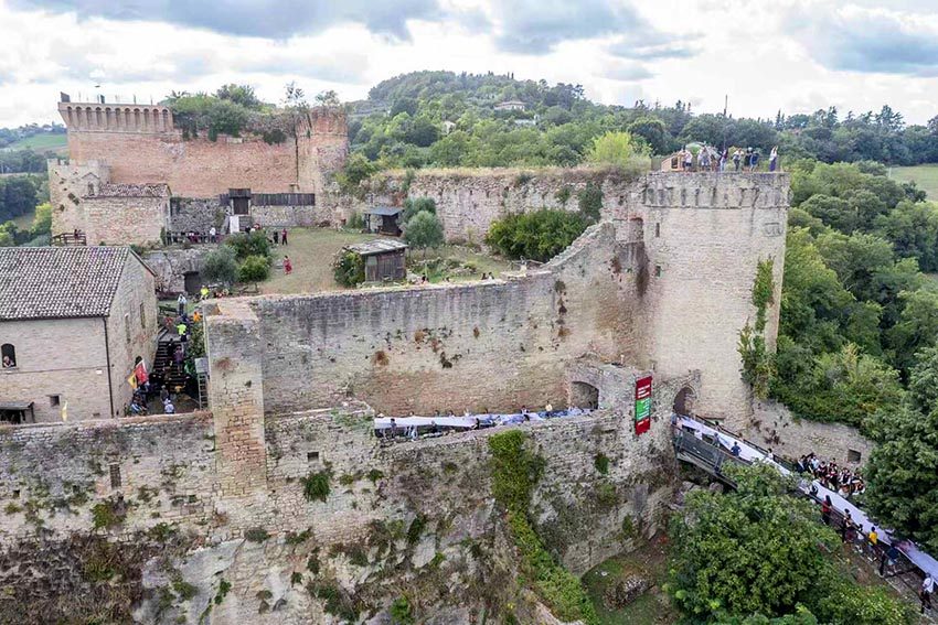 Castrocaro Castle and reborn canvas parade