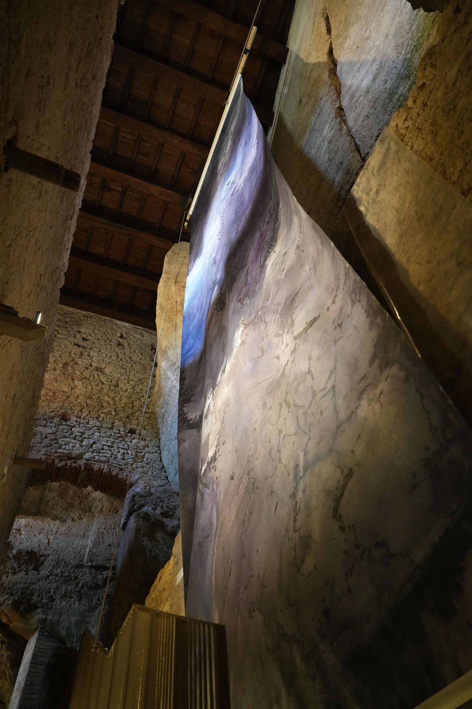 Ice painting viewed from behind in the castle
